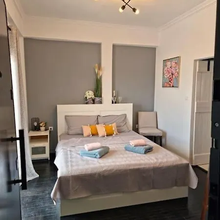 Small Oasis-ueber Den Daechern Von Apartment Athens